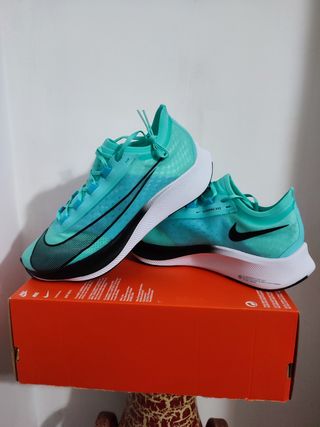 Nike zoom fly 3 , tallas 42 y 44,5 de segunda mano por 160 EUR en Elche en  WALLAPOP
