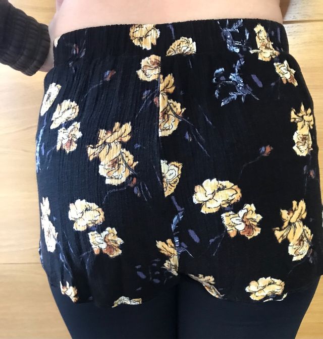 Pantalón corto floral