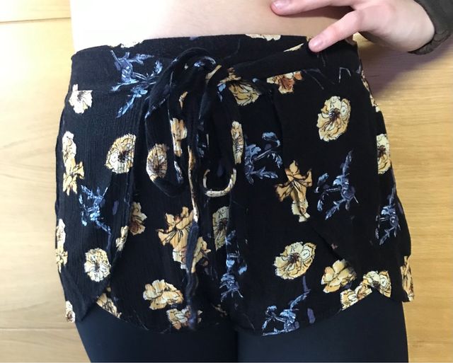 Pantalón corto floral