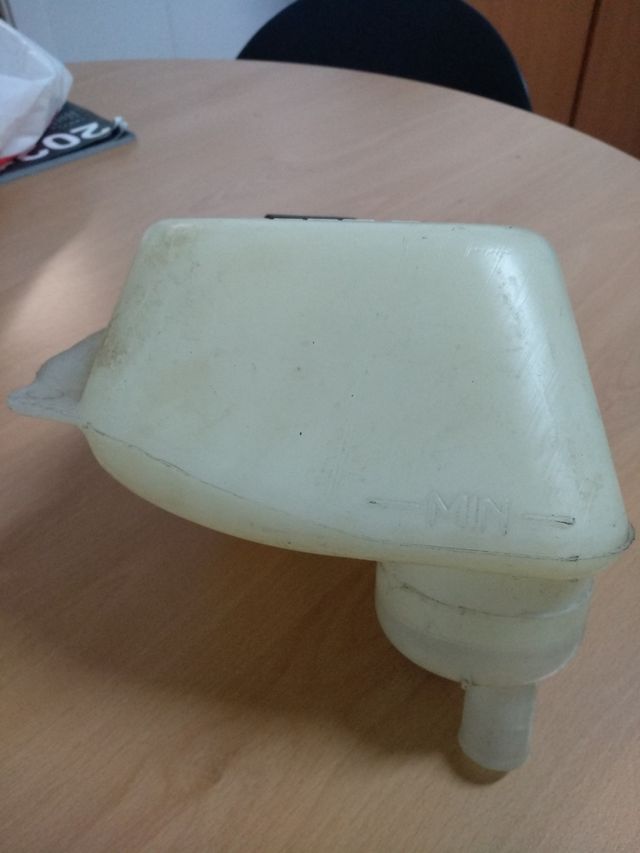 Nissan Ebro botella de expansión