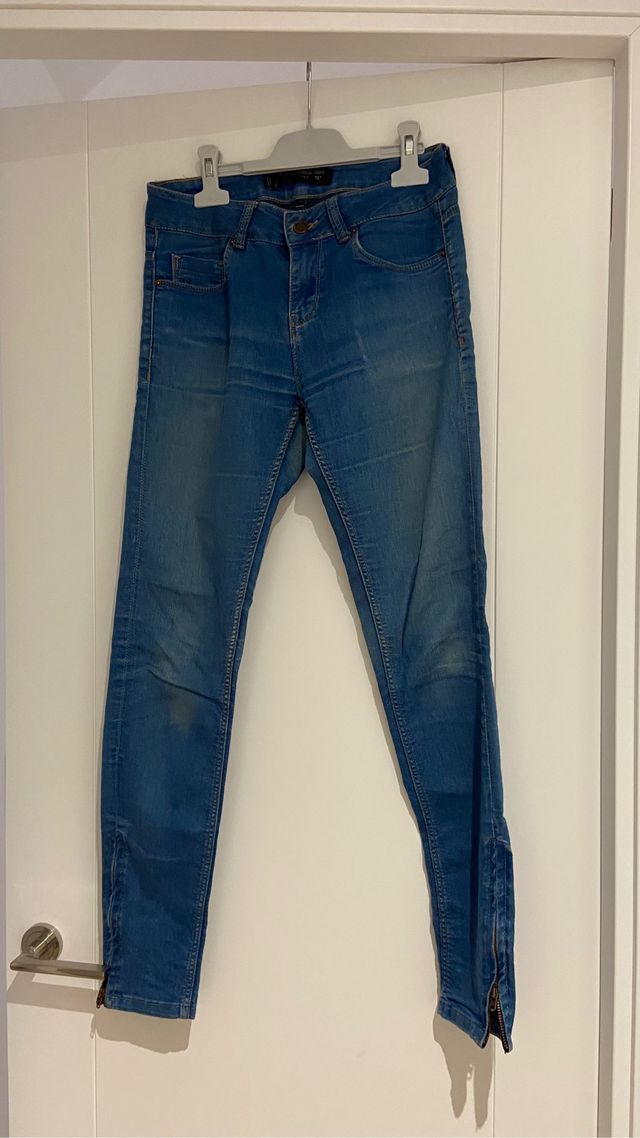 Pantalón vaquero. Zara. Talla 36