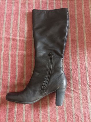 Botas negras de la marca CAMPER de segunda mano por 170 EUR en Paterna en  WALLAPOP