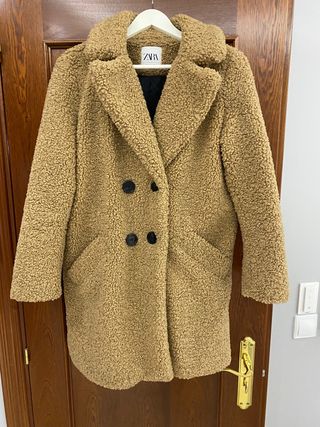 Abrigo borrego mujer Zara de segunda mano por 22 EUR en Palomeque en  WALLAPOP
