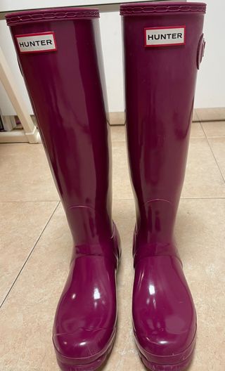 Botas Hunter moradas. Num 39 mujer de segunda mano por 40 EUR en Ponferrada  en WALLAPOP