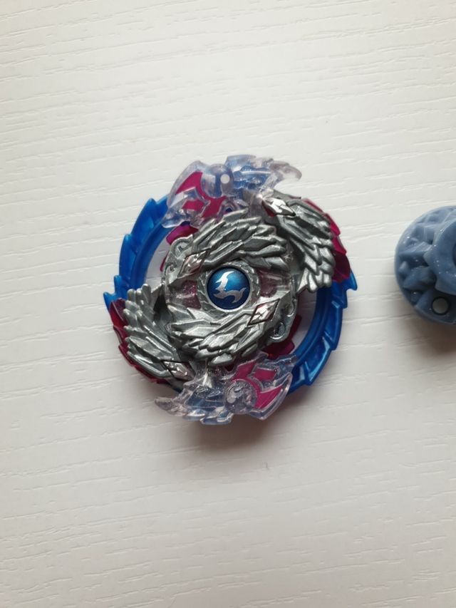 beyblade exclusivo con lanzador de dos direcciones