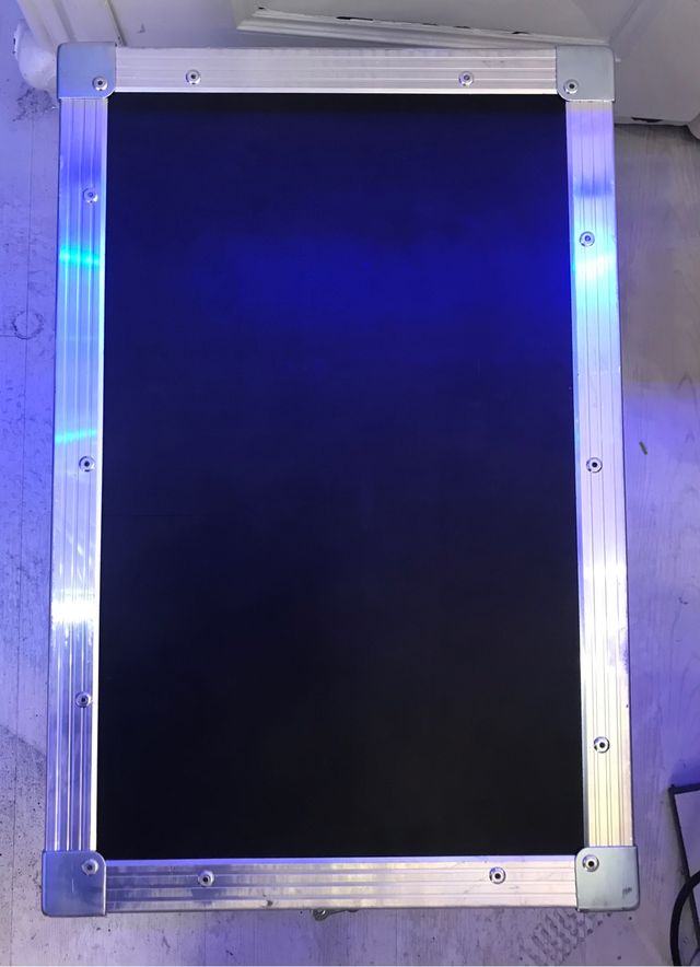 Apparecchiature audio per DJ, rack, tavolo audio per CD e DVD