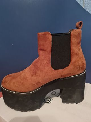 Botines plataforma color camel de segunda mano por 13 EUR en Portillo de  Toledo en WALLAPOP