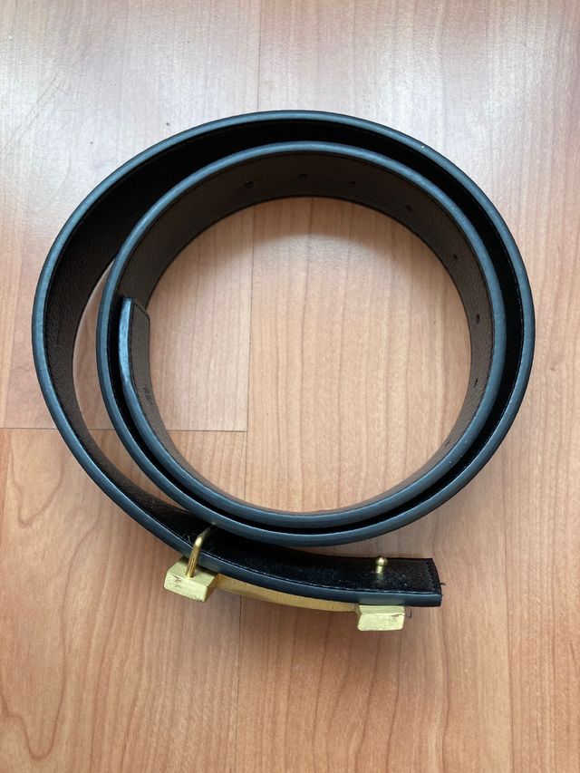 Cinturón negro cuero