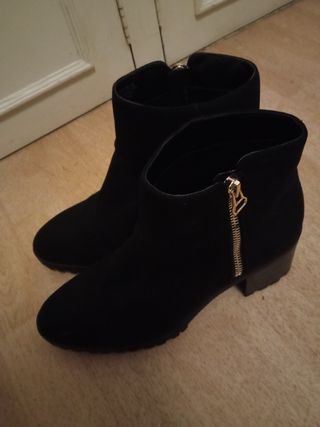 Botines Springfield de segunda mano por 14 EUR en Donostia-San Sebastián en  WALLAPOP