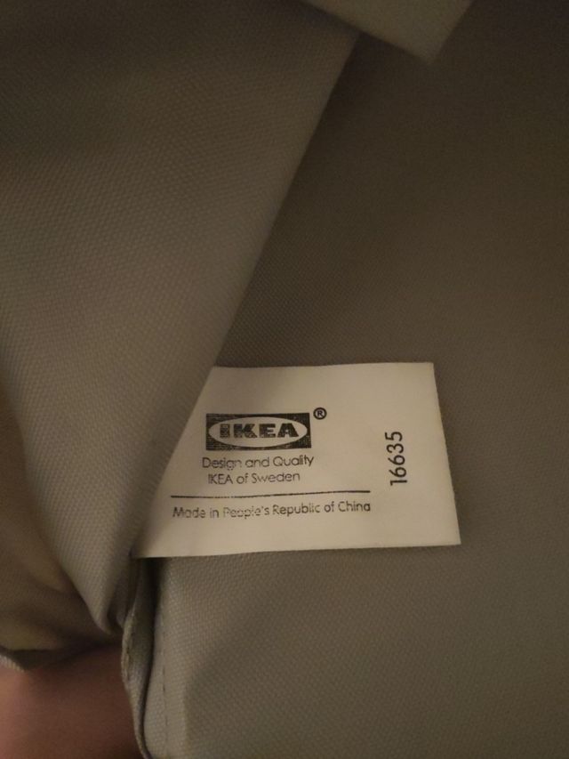 estante de ropa skubb