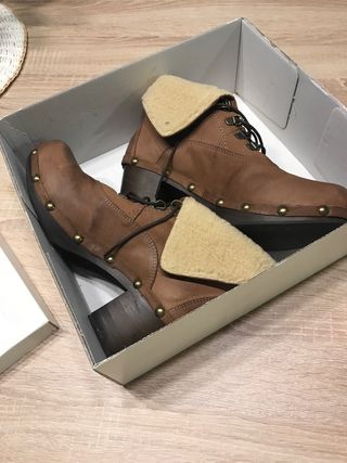 Botines número 41 de segunda mano por 5 EUR en Barcelona en WALLAPOP