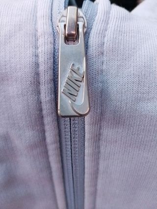 Sudadera 3colores Nike de segunda mano por 3 EUR en El Puerto de Santa  María en WALLAPOP