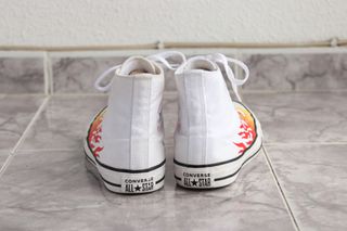 Converse all star blancas fuego unisex de segunda mano por 58 EUR en Madrid  en WALLAPOP