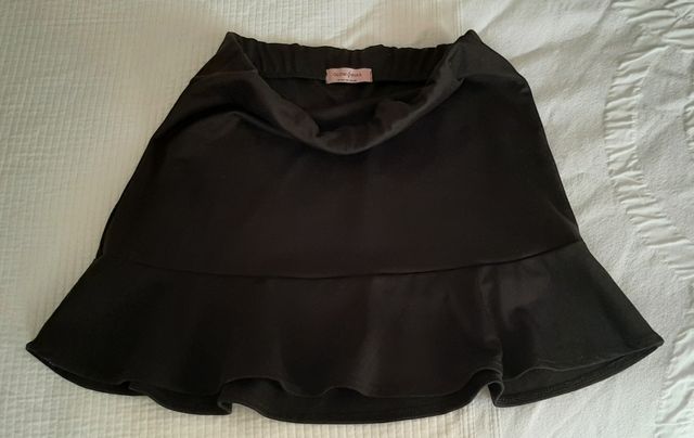 Falda corta negra