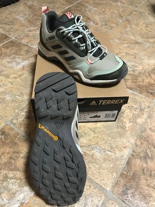 Botas de Montaña Adidas mujer talla 38 de segunda mano por 50 EUR en  L\\'Eliana en WALLAPOP