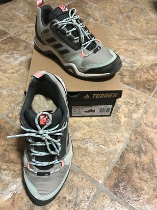 Botas de Montaña Adidas mujer talla 38 de segunda mano por 50 EUR en  L\\'Eliana en WALLAPOP