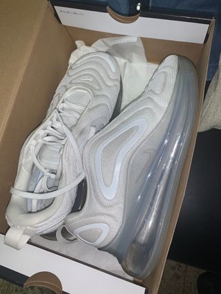 Nike Airmax 720 blancas de segunda mano por 62,5 EUR en Mataró en WALLAPOP