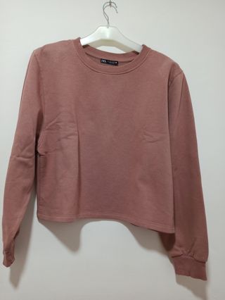 Sudadera con hombreras de Zara de segunda mano por 9 EUR en Leganés en  WALLAPOP