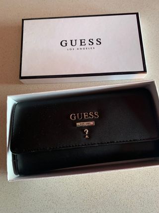 Monedero Guess de segunda mano por 25 EUR en Tordera en WALLAPOP