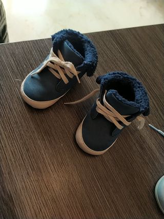 Zapatos bebé número 17-18 de segunda mano por 2 EUR en Sevilla en WALLAPOP