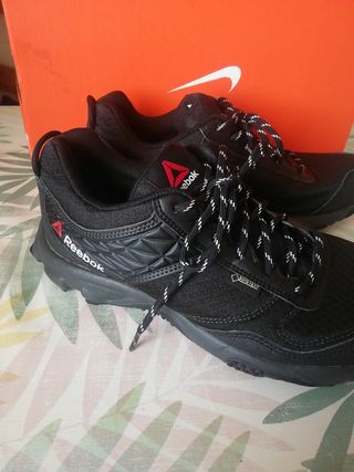 Zapatillas reebok goretex 38 de segunda mano por 45 EUR en Granda en  WALLAPOP