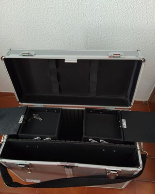 Maletín peluquería de segunda mano por 20 EUR en Huelva en WALLAPOP