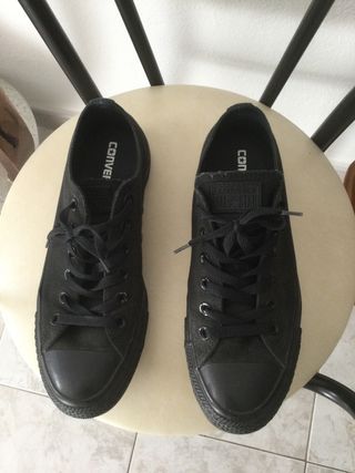 Converse negras de segunda mano por 35 EUR en Ciutadella de Menorca en  WALLAPOP