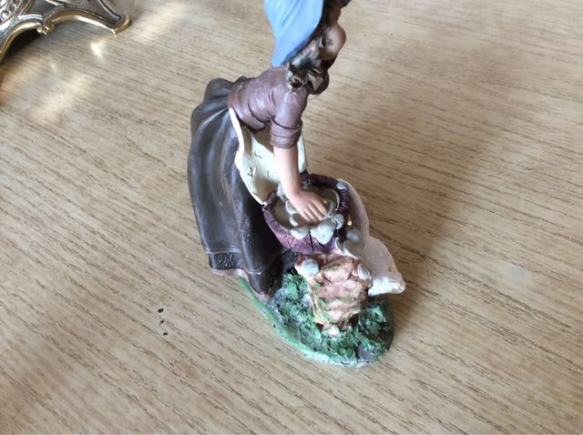 Figura porcelana biscuit.