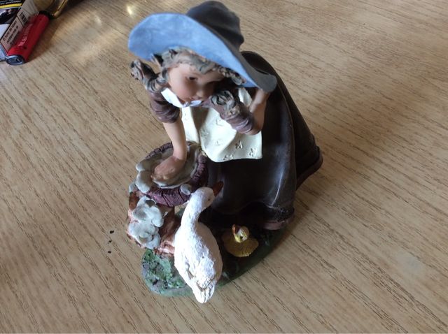 Figura porcelana biscuit.