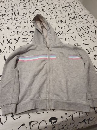 Sudadera con cremallera primark talla 4-5años de segunda mano por 2 EUR en  Fuengirola en WALLAPOP