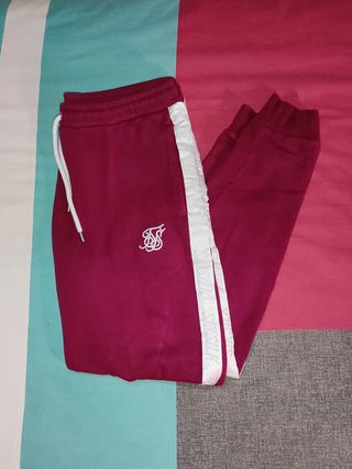 Pantalón de chándal largo SikSilk granate de segunda mano por 20 EUR en  Madrid en WALLAPOP