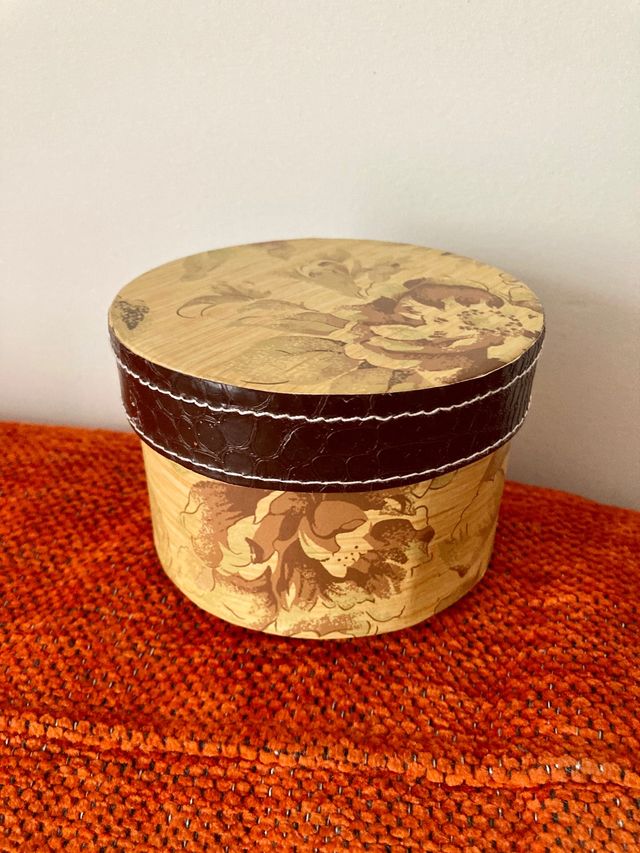 Preciosa cajita redonda.