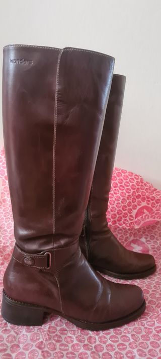 Botas altas marrones Wonders de segunda mano por 18 EUR en Avilés en  WALLAPOP