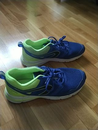 Zapatillas Running talla 42 de segunda mano por 17 EUR en Getafe en WALLAPOP