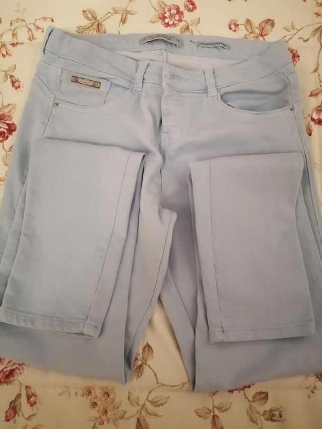 Pantalón azul clarito