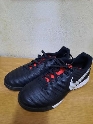 Bambas Nike Tiempo de segunda mano por 15 EUR en Barcelona en WALLAPOP