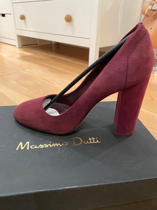 Zapato salón ante granate de segunda mano por 50 EUR en Madrid en WALLAPOP