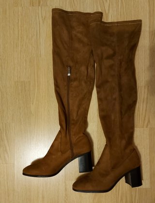 Botas altas marrones de ante de segunda mano por 12 EUR en Madrid en  WALLAPOP
