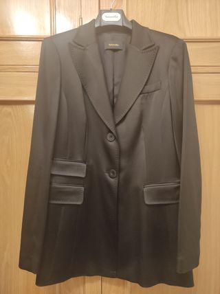 Traje de chaqueta mujer de raso negro Tintoretto de segunda mano por 35 EUR  en Zamora en WALLAPOP