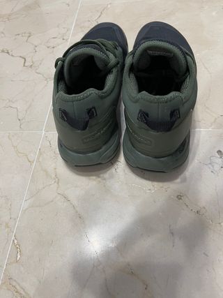 Under Armour charged\\/Limited edition verde militar de segunda mano por 80  EUR en Marbella en WALLAPOP