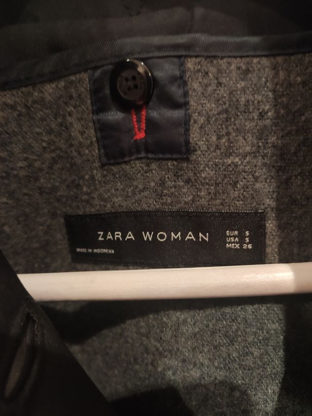 Gabardina negra con interior reforzado extraible