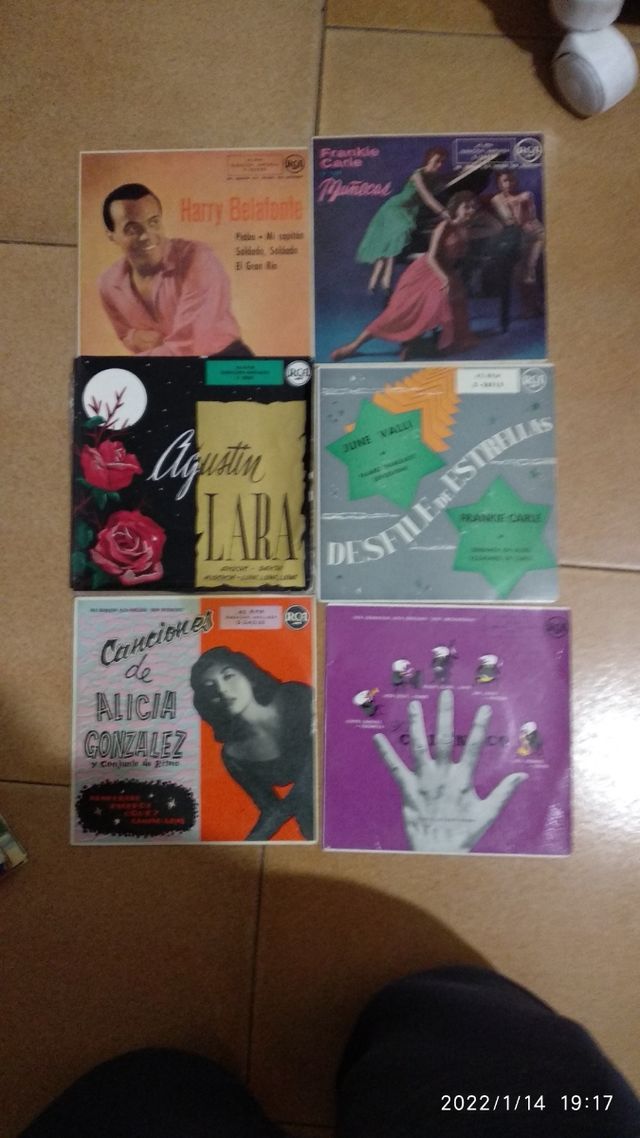 Lote vinilos pequeños