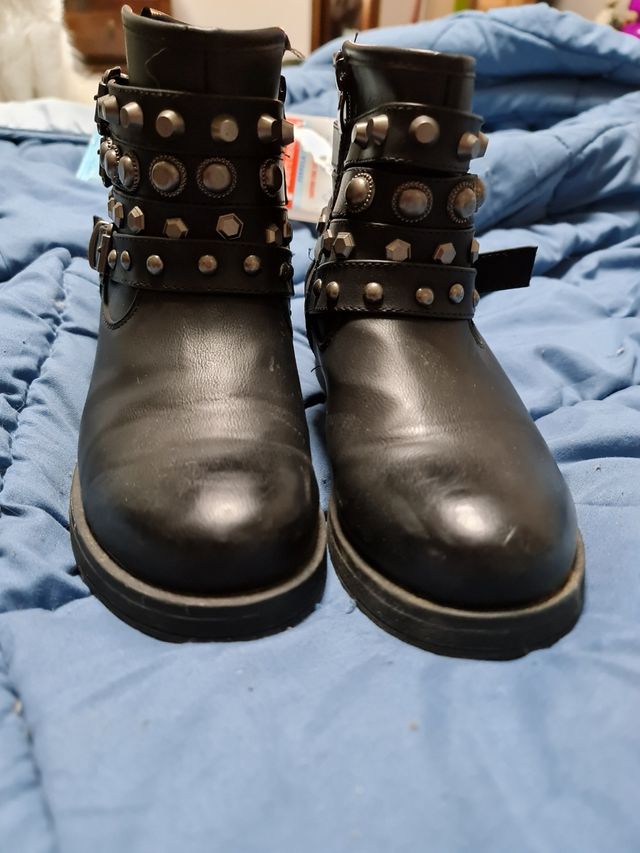 stivaletti borchiati