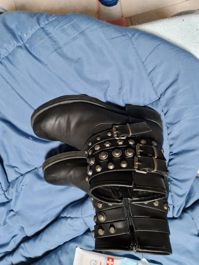 stivaletti borchiati