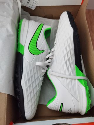 BOTAS FÚTBOL NIKE TIEMPO LEGEND VIII PRO TF 42.5 de segunda mano por 65 EUR  en Madrid en WALLAPOP