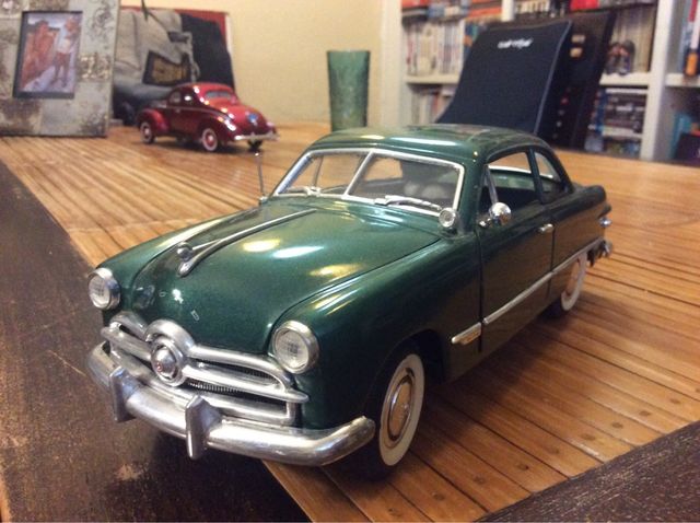 Ford de 1949, verde, escala 1:18