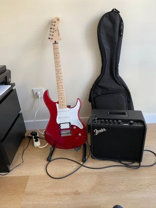 Guitarra electrica Yamaha Pacifica con Amp. Fender de segunda mano por 290  EUR en Parque Boadilla en WALLAPOP