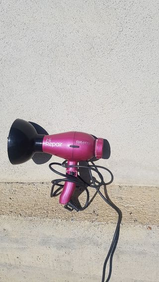 Secador de pelo salerm cosmetic profesional de segunda mano por 20 EUR en  Bilbao en WALLAPOP