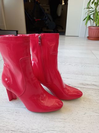 Botines rojo charol, tacon estrella de segunda mano por 25 EUR en Madrid en  WALLAPOP