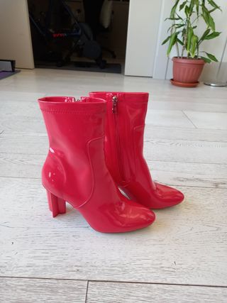 Botines rojo charol, tacon estrella de segunda mano por 25 EUR en Madrid en  WALLAPOP